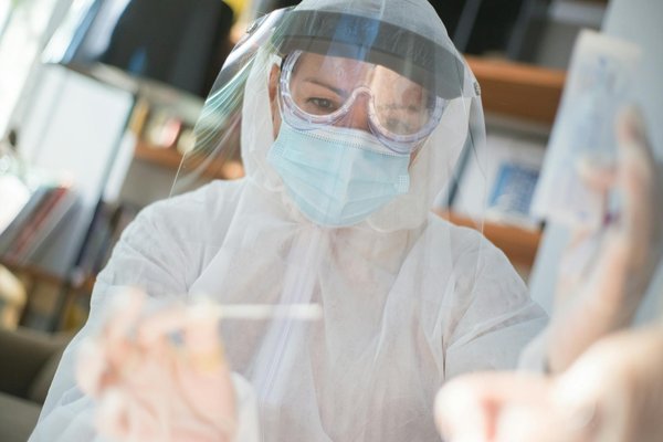 Voyage au Cœur des Nombres : Une Exploration Financière de La Banque Postale